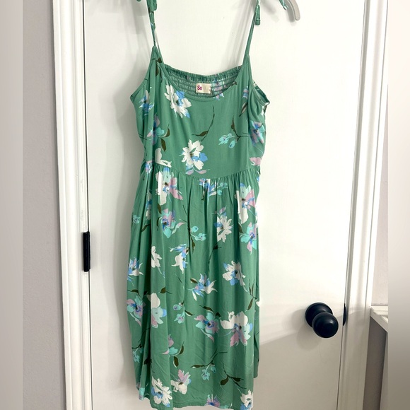 SO Dresses & Skirts - SO mint floral sundress